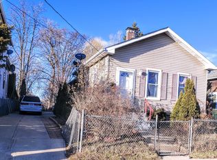 714 Grove St, Aurora, IL 60505