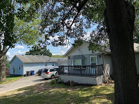 3rd image of 4717 Willow Dr