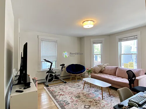319 Columbia St Photo 1