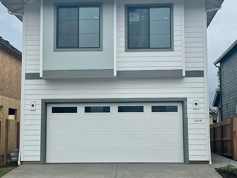 1215 N Fairhope Pl — Photo 1