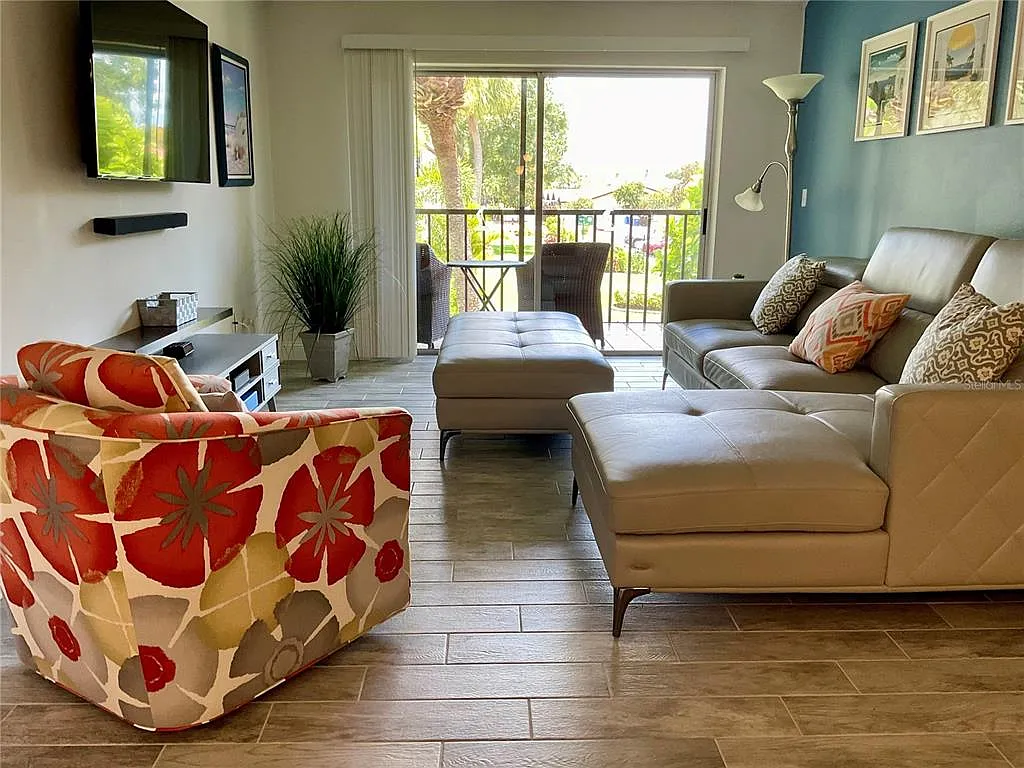 2 bed, 964 sqft, $2,400 — Photo 4