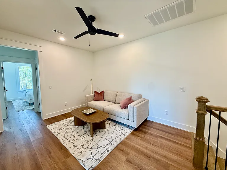 825 NW 14th St — Photo 37