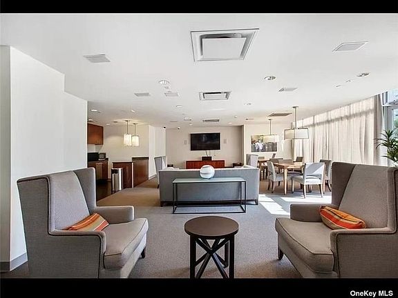 3rd image of 40 22 College Point Boulevard Flushing Ky #15G