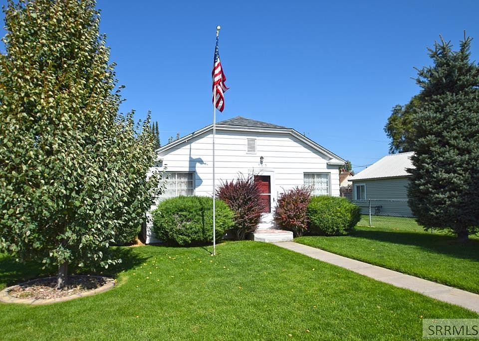 1st image of 405 E 20th St