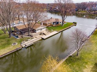 8619 Hickory Nut Grove Rd, Cary, IL 60013