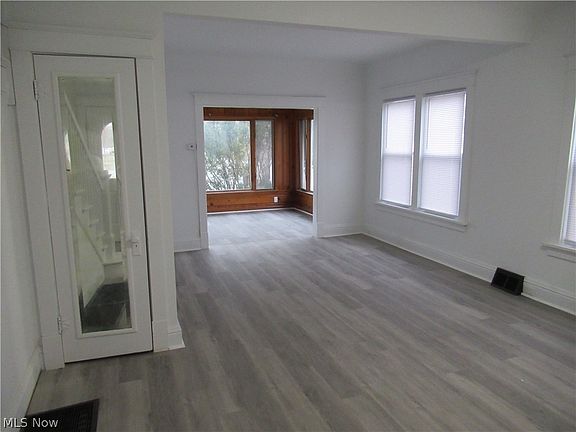 5th image of 378 Columbus St