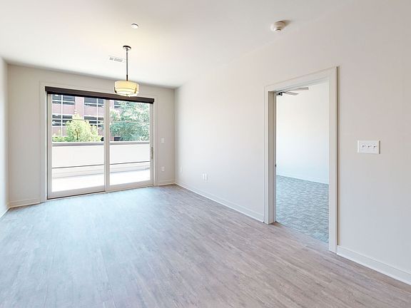 2nd image of 142 Magnolia St #204