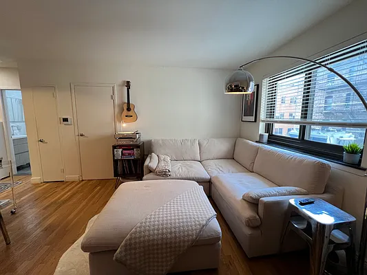 Rented by AZ REALTY NYC LLC | media 21