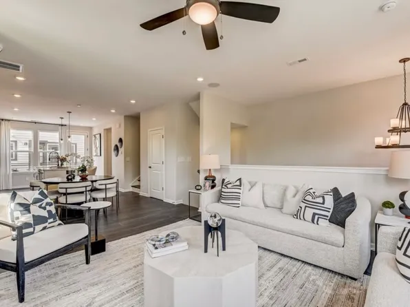 4036 Hidden Oaks Dr, Charlotte, NC 28205