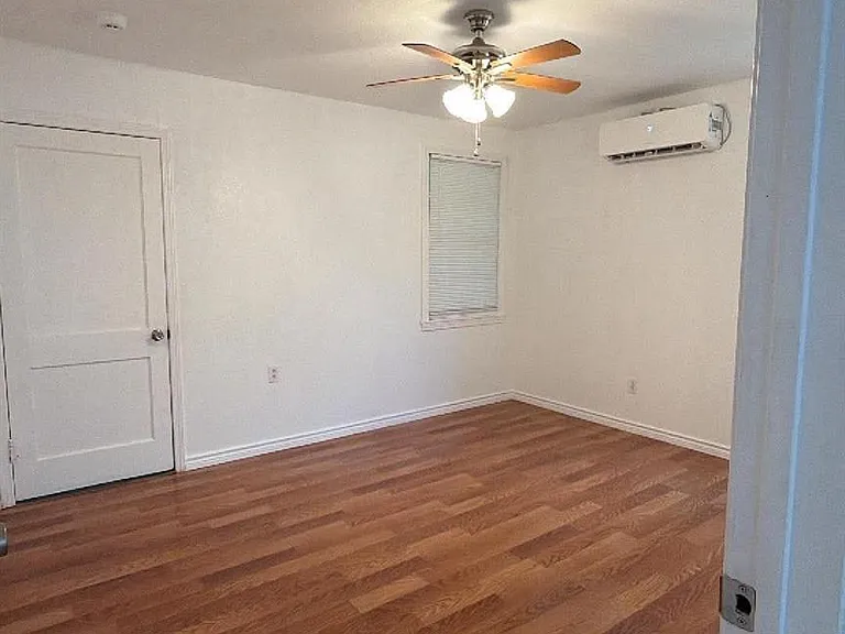 1050 Boyd St — Photo 1