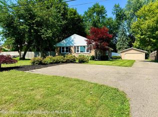 2683 Grovenburg Rd, Lansing, MI 48911