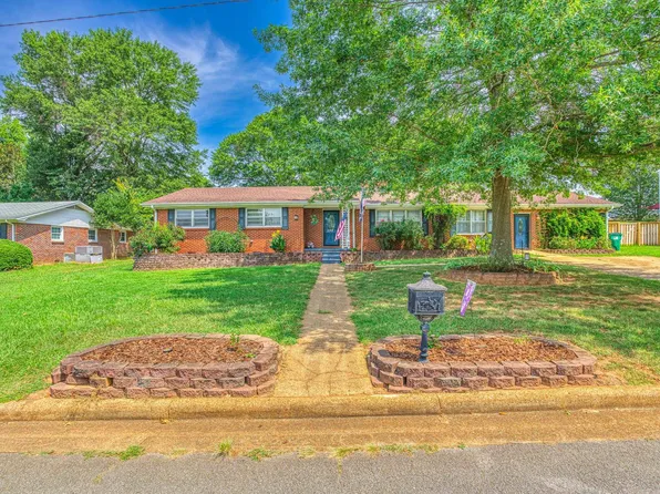 1029 Hemlock St, Tuscumbia, AL 35674