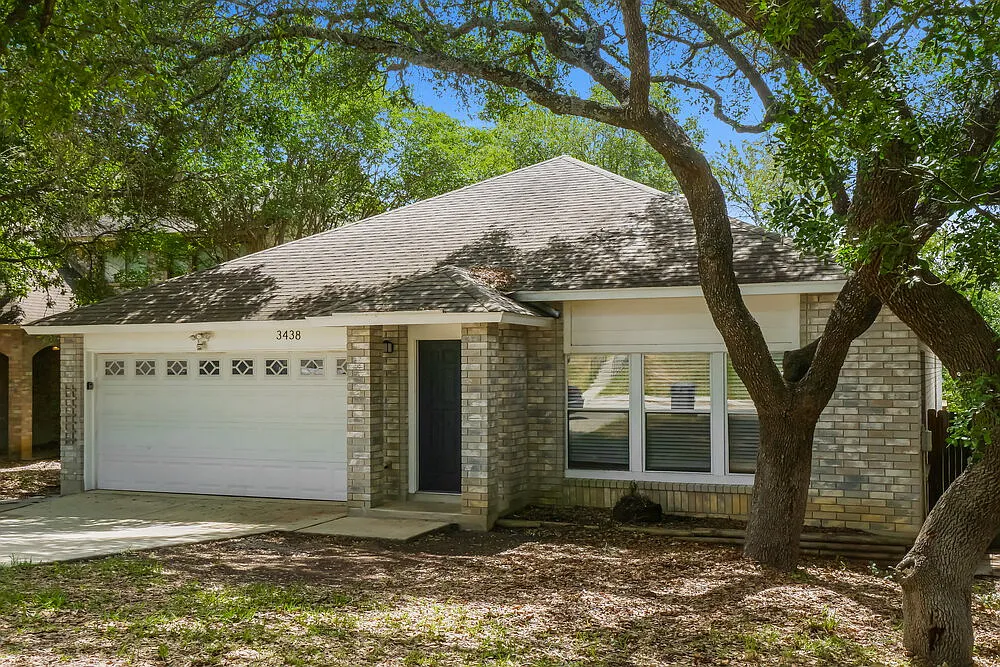 3 bed, 2.0 bath, 2011 sqft, $2,055 — Photo 3