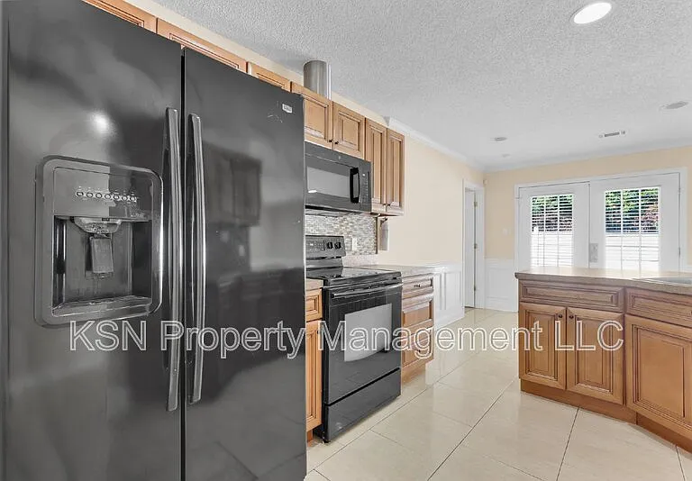 7331 Leghorn St — Photo 32