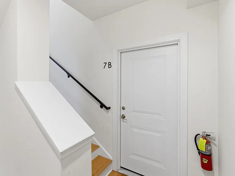 2011 N Reese St #7B — Photo 9
