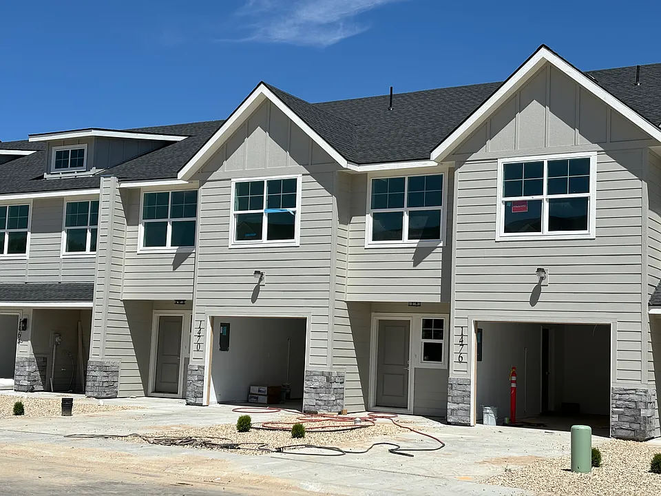 1165 S Powerline Rd #4