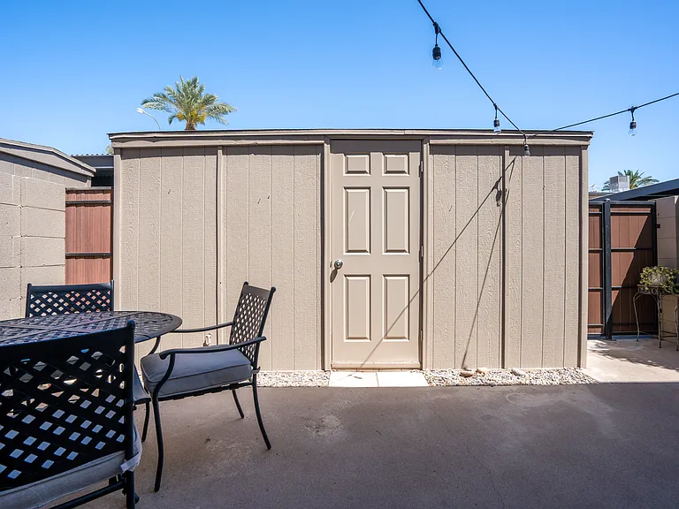 2844 E Clarendon Ave — Photo 16
