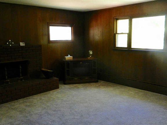 3rd image of 1105 Burgoyne Ave