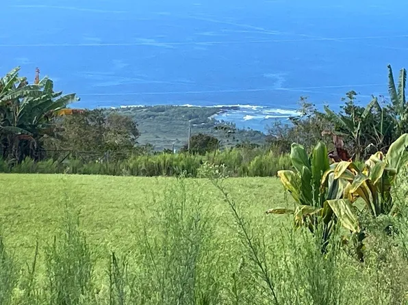 Private Rd Lot B-1, Captain Cook, HI 96704