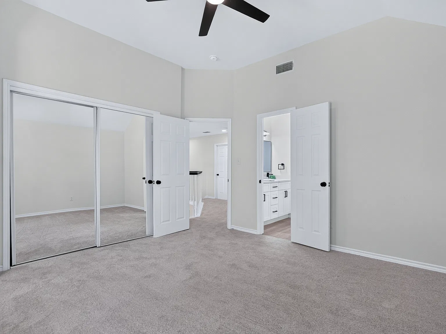 4 bed, 2515 sqft, $3,500 — Photo 4