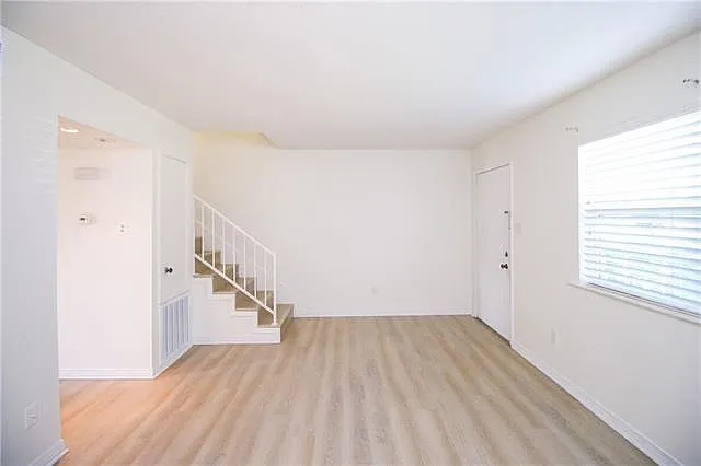 2 bed, 1.5 bath, 1200 sqft, $1,350 — Photo 4