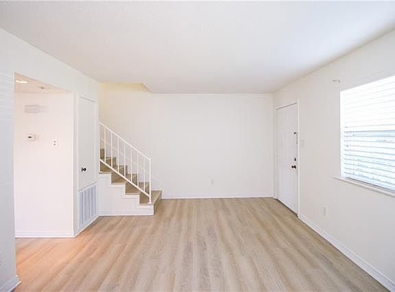 4th image of 4216 Chateau Blvd