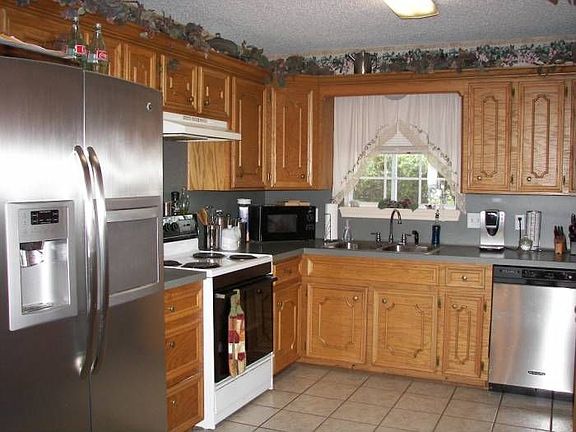 3rd image of 716 Oakview Dr