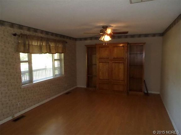 4th image of 125 E Ross Ave