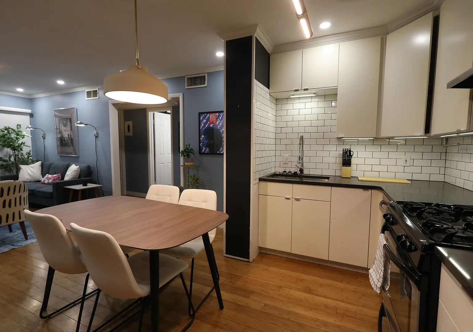 Central Condo near hike and bike trail — Photo 2
