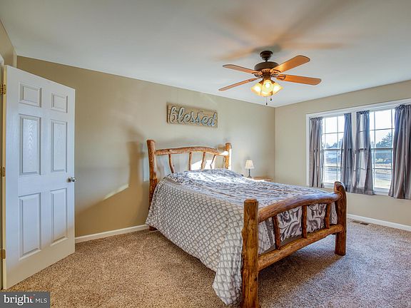 5th image of 340 Sara Ann Avenue