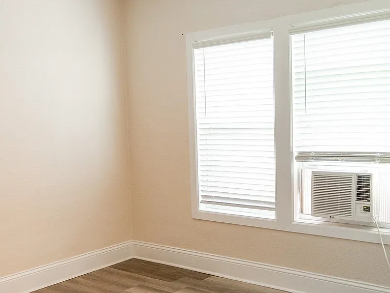 513 N Monroe St — Photo 12