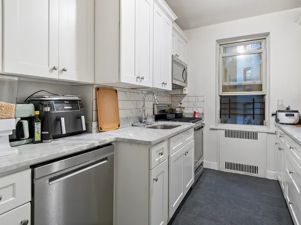 2190 Boston Road 2D image 2 of 15