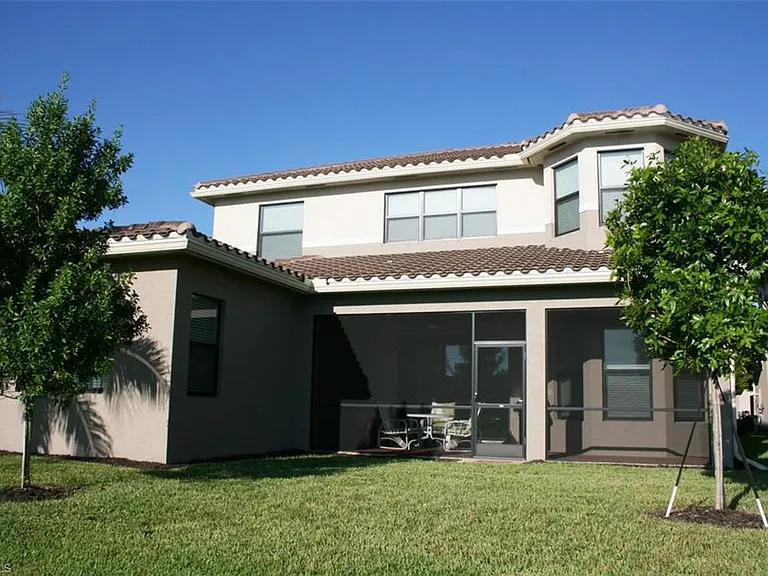 3296 Pacific Dr — Photo 23