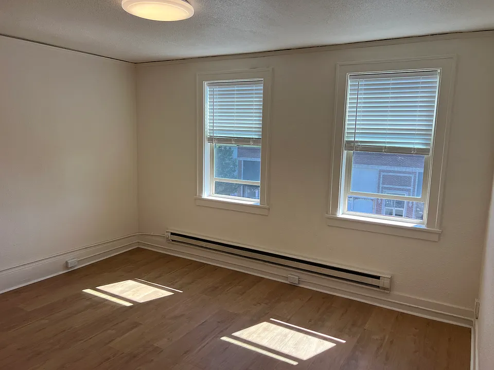 1237 Commerce Ave #10