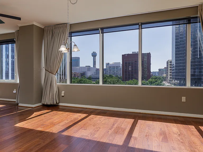 1200 Main St #306 — Photo 2