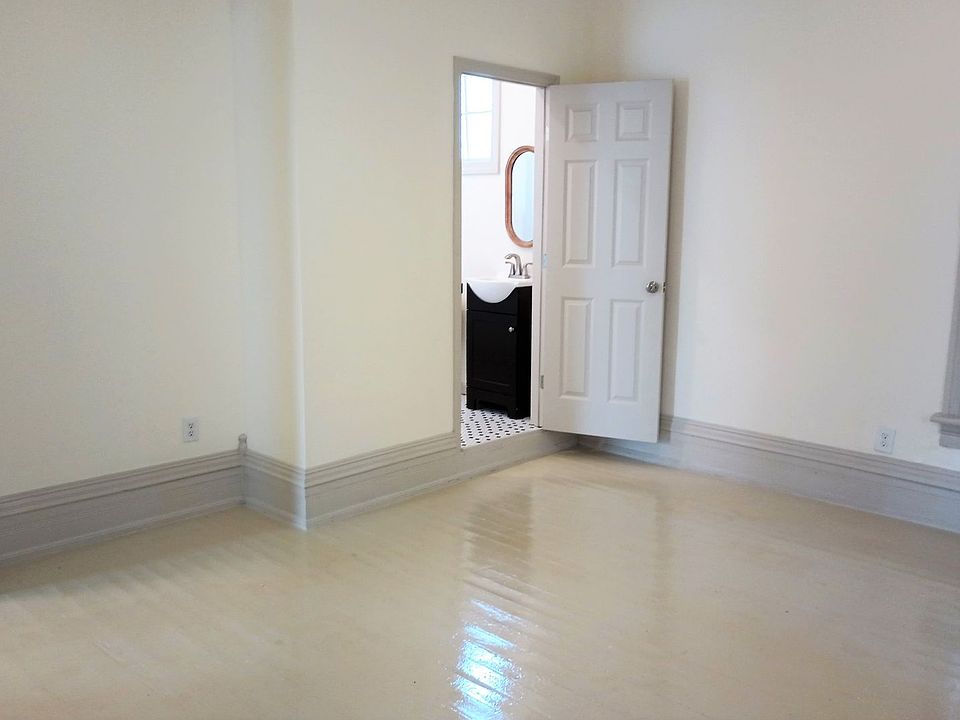 Beautiful 2/2 Duplex Apartment Ground Level, Pet Friendly Apartment