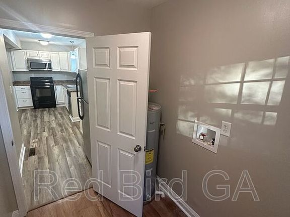 4th image of 1230 Harris St