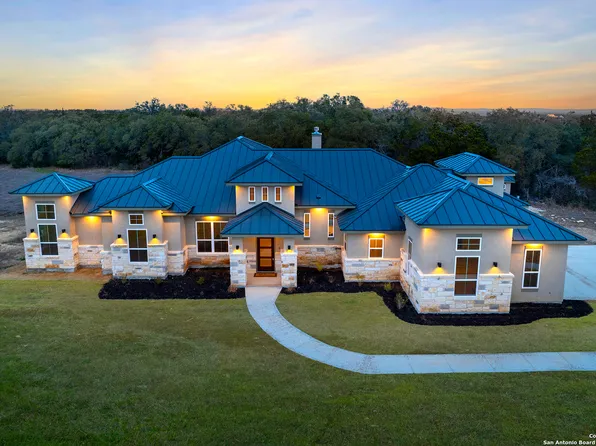 812 Old 32 Crossing Dr, Blanco, TX 78606