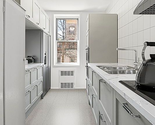 5th image of 385 E 16th St APT 1F