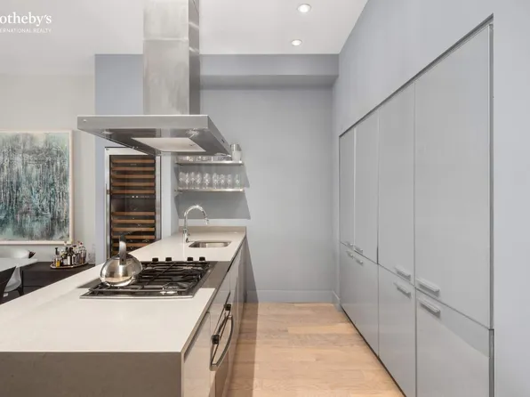 420 West 25th Street image 6 of 17