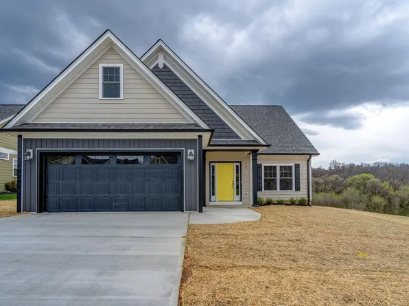 205 Mountain Brook Dr NE, Roanoke, VA 24012