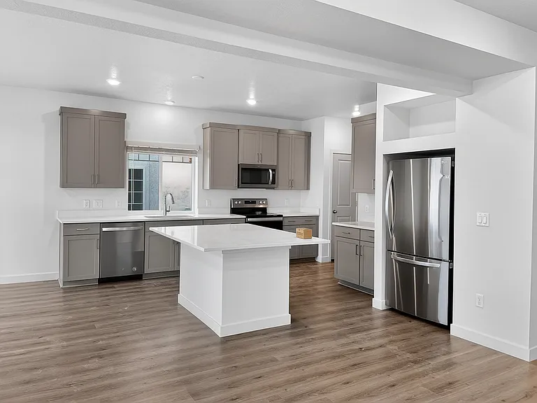 138 E Crown Point Dr — Photo 4