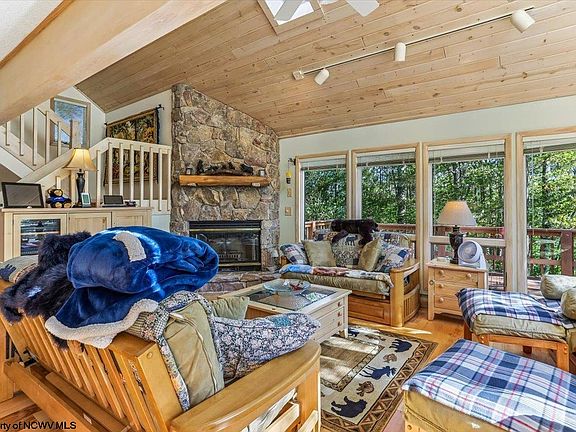 4th image of 128 Forest Ridge Rd
