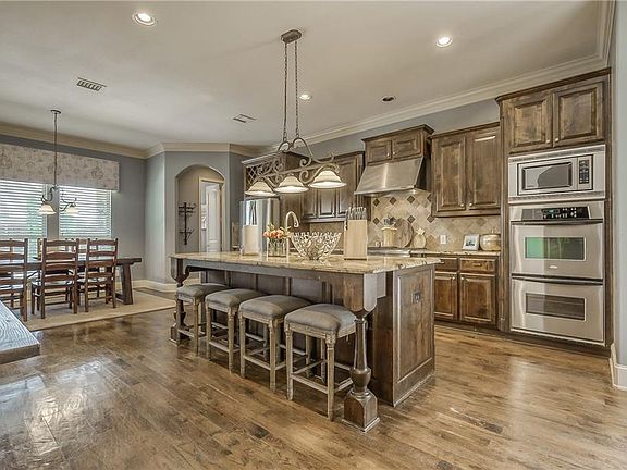 5th image of 2292 Sussex Ln
