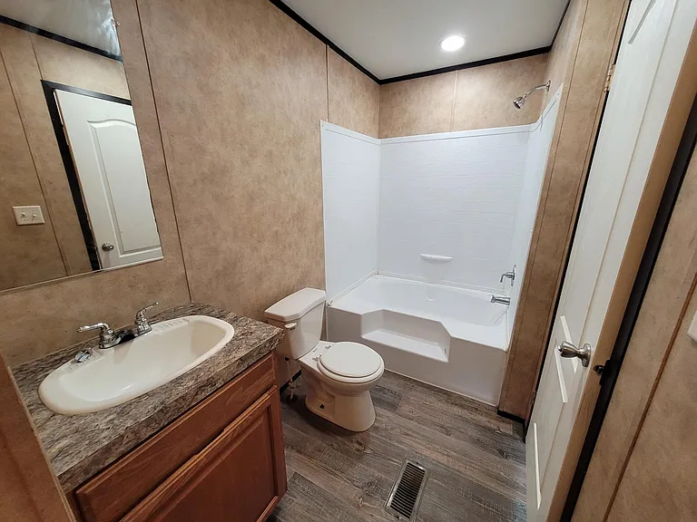 2405 Broad St — Photo 5