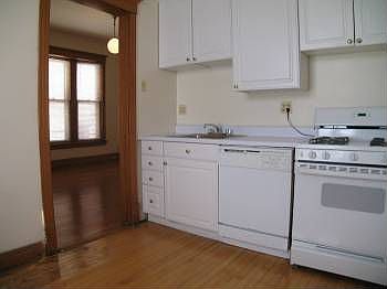 1st image of 3900 N Greenview Ave #3