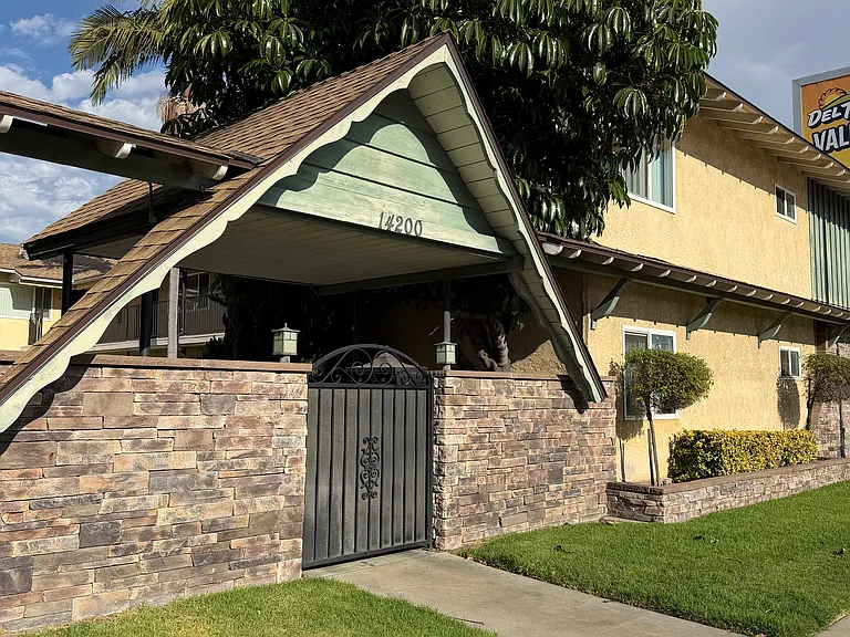 14130 Bellflower Blvd — Photo 23