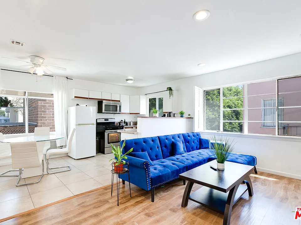 137 S Rexford Dr #3