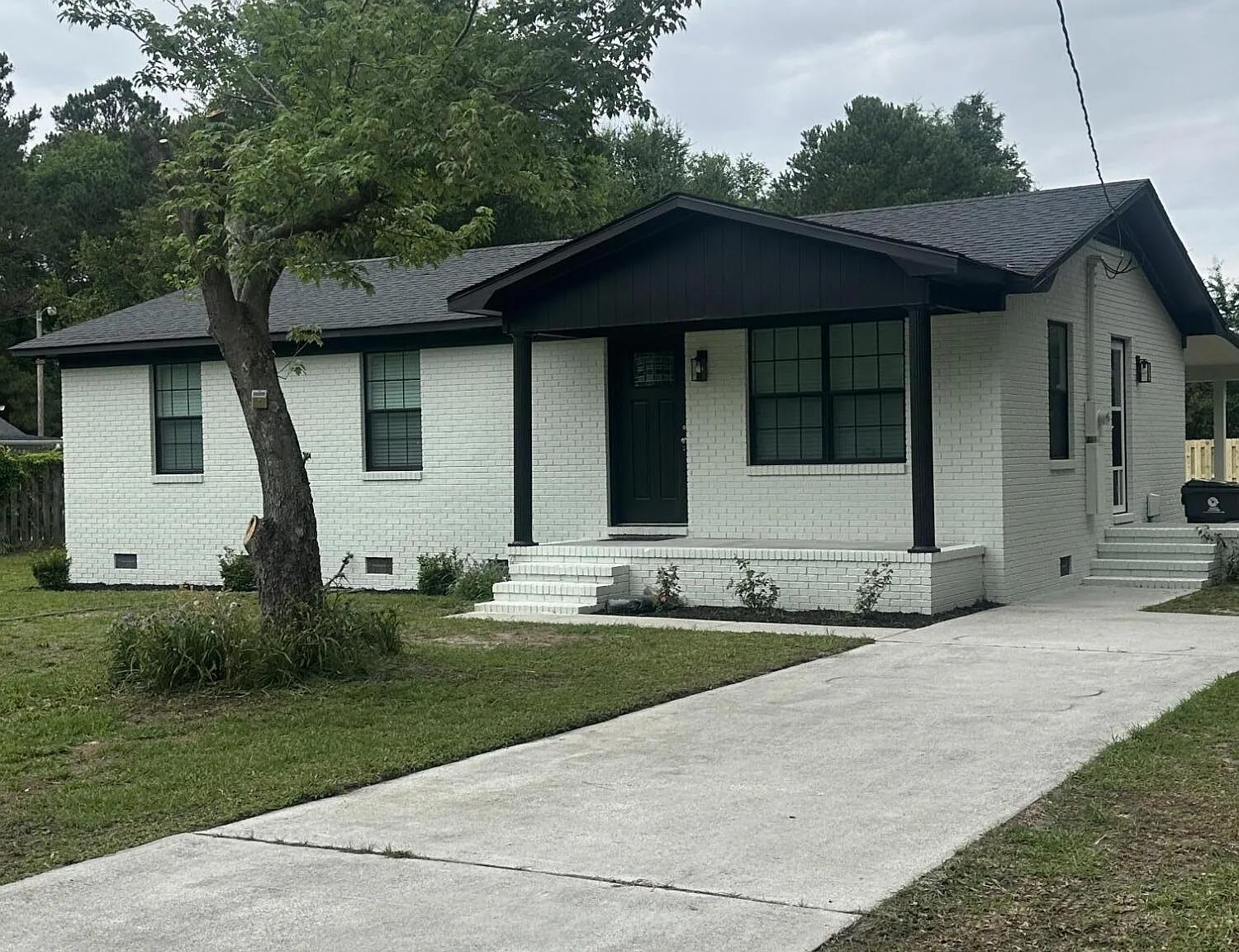 3 bed, 2.0 bath, 1075 sqft, $2,100 — Photo 1
