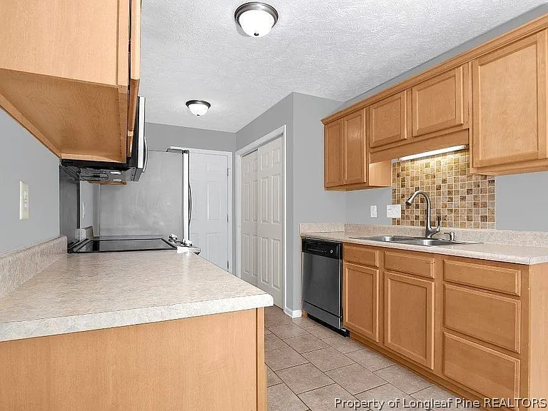 1475 Avoncroft Dr — Photo 9